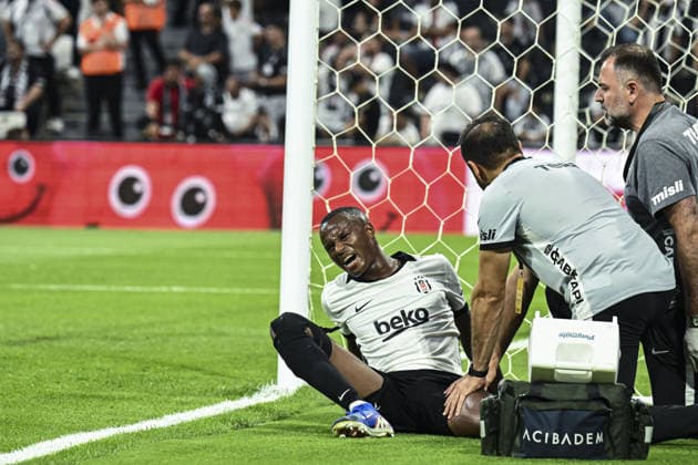 Besiktas v Hradec Kralove - UEFA Europa League ISTANBUL, TURKIYE - AUGUST 13: Tiago Djalo of Besiktas sustains an injury during the UEFA Europa League third qualifying round second-leg match between Besiktas and Hradec Kralove at Tupras Stadium in Istanbul, Turkiye on August 13, 2026. Fatma Nur Arslan Anadolu Istanbul Turkey. Editorial use only. Please get in touch for any other usage.  Copyright: x2026xAnadoluxFatmaxNurxArslanx
