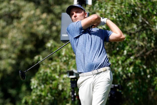 MEMPHIS, TN - AUGUST 13: Russell Henley of the United States watches his tee shot on No. 7 during the first round of the FedEx St. Jude Championship, August 13, 2026, at TPC Southwind in Memphis, Tennessee. (Photo by Matthew Maxey Icon Sportswire) GOLF: AUG 13 PGA, Golf Herren FedEx St. Jude Championship EDITORIAL USE ONLY Icon260813035