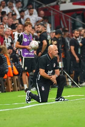 ISTANBUL, TURKEY - AUGUST 13: Coach Vincenzo Italiano of Besiktas during the UEFA Europa League 2026 27 third qualifying round second leg match between Besiktas JK and Hradec Kralove at Besiktas Park on August 13, 2026 in Istanbul, Turkey. Istanbul Besiktas Turkey Copyright: xSeskimphotox Besiktas-Hradec-1308 (76)