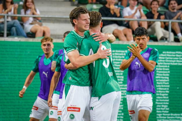 Fussball: Schweiz: UEFA Conference League 2026 27, Qualifikation, 3. Runde, Rückspiel, 13.08.2026 - FC St. Gallen 1879 (Schweiz) vs. Sheriff Tiraspol (Republik Moldau) - Berit Sitterstadion (St. Gallen): Tor und Torjubel zum 3:1 durch Andrin Hunziker (St. Gallen, 9) Freude mit Diego Besio (St. Gallen, 31) Emotionen, Jubel, Mimik, Gesichtsausdruck, Emotion, Geste, Gestik, Sponsoren, Werbung, Wirtschaft, Ausrüstung St. Galler Kantonalbank *** Swiss Soccer UEFA Conference League 2026–27, Qualifying Round 3, Second Leg, August 13, 2026, FC St. Gallen 1879 (Switzerland) vs. Sheriff Tiraspol (Republic of Moldova), Berit Sitter Stadium, St. Gallen; Goal and celebration of the 3–1 goal by Andrin Hunziker (St. Gallen), 9; Joy with Diego Besio (St. Gallen), 31 Emotions, celebration, facial expressions, emotion, gestures, sponsors, advertising, business, equipment: St. Galler Kantonalbank Copyright: xJOERANxSTEINSIEKx