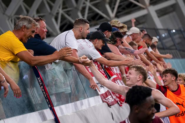 SOCCER - UEFA EL, Pafos vs RBS LIMASSOL,CYPRUS,13.AUG.26 - SOCCER - UEFA Europa League, qualification, Pafos FC vs Red Bull Salzburg. Image shows Valentin Zabransky (RBS) with fans.  GEPAxpictures xXenophonxKarakalo