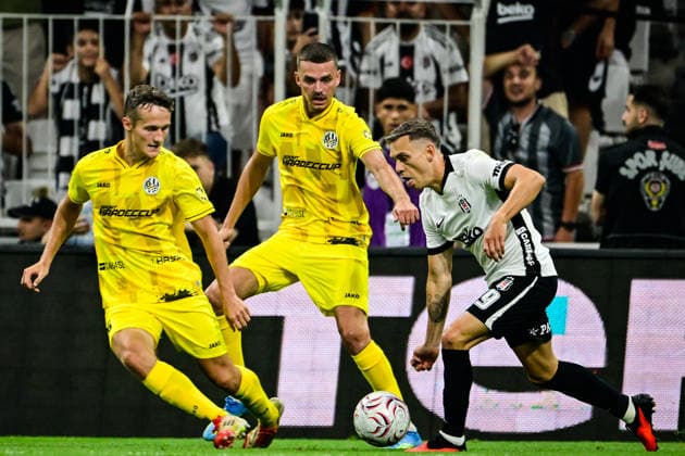 Besiktas v Hradec Kralove - UEFA Europa League ISTANBUL, TURKIYE - AUGUST 13: Leandro Trossard of Besiktas in action against Daniel Horak of Hradec Kralove during the UEFA Europa League third qualifying round second-leg match between Besiktas and Hradec Kralove at Tupras Stadium in Istanbul, Turkiye on August 13, 2026. Cem Tekkesinoglu Anadolu Istanbul Turkey. Editorial use only. Please get in touch for any other usage.  Copyright: x2026xAnadoluxCemxTekkesinoglux