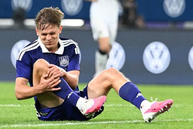 Anderlecht s Danylo Sikan lies injured on the ground during a game between Belgian RSC Anderlecht and Greek club PAOK , in Anderlecht, Brussels, Belgium, on Thursday 13 August 2026, a return leg game in the third qualifying round of the UEFA Europa League competition. RSCA won 0-1 the first leg. JILLxDELSAUX  x183318304x