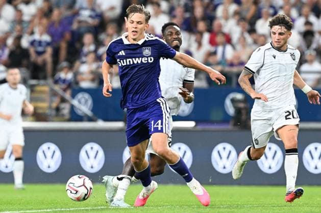 Anderlecht s Danylo Sikan and PAOK s Abdul Rahman Baba pictured in action during a game between Belgian RSC Anderlecht and Greek club PAOK , in Anderlecht, Brussels, Belgium, on Thursday 13 August 2026, a return leg game in the third qualifying round of the UEFA Europa League competition. RSCA won 0-1 the first leg. JILLxDELSAUX  x183318312x