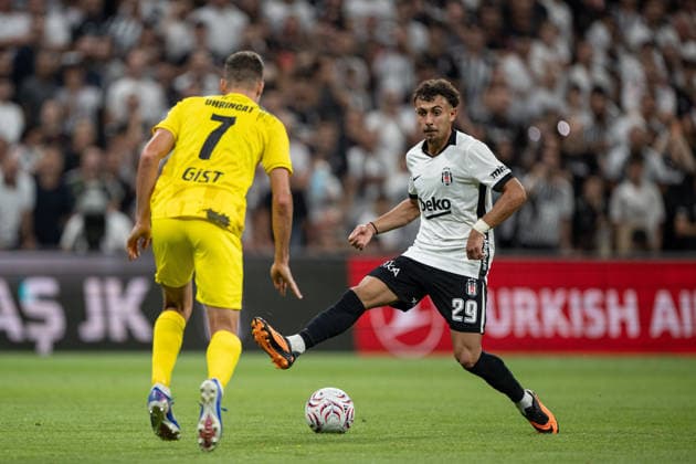 Besiktas v Hradec Kralove - UEFA Europa League ISTANBUL, TURKIYE - AUGUST 13: Besiktas player Ilhan Fakili (29) and Hradec Kralove player Jakub Uhrincat (7) compete for the ball during the UEFA Europa League third qualifying round second-leg match between Besiktas and Hradec Kralove at Tupras Stadium in Istanbul, Turkiye on August 13, 2026. Celal Gunes Anadolu Istanbul Turkey. Editorial use only. Please get in touch for any other usage.  Copyright: x2026xAnadoluxCelalxGunesx