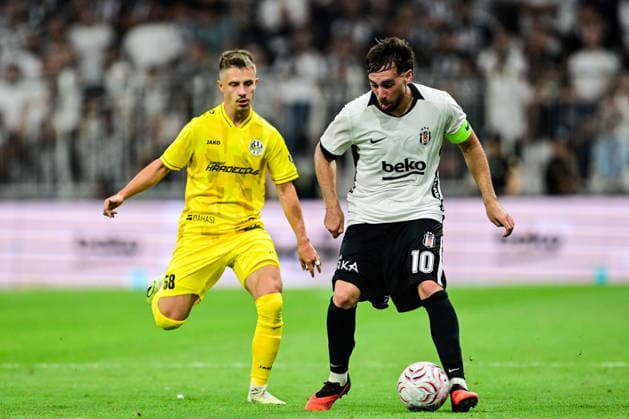 Besiktas v Hradec Kralove - UEFA Europa League ISTANBUL, TURKIYE - AUGUST 13: Orhun Kokcu (10) of Besiktas in action against Adam Vlkanova (58) of Hradec Kralove during the UEFA Europa League third qualifying round second-leg match between Besiktas and Hradec Kralove at Tupras Stadium in Istanbul, Turkiye on August 13, 2026. Cem Tekkesinoglu Anadolu Istanbul Turkey. Editorial use only. Please get in touch for any other usage.  Copyright: x2026xAnadoluxCemxTekkesinoglux