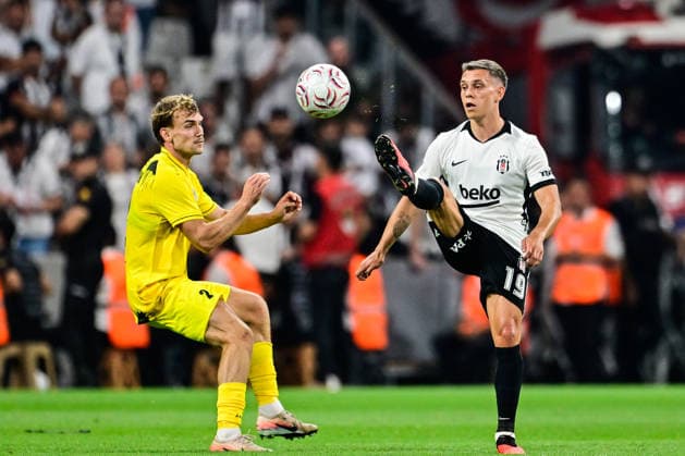 Besiktas v Hradec Kralove - UEFA Europa League ISTANBUL, TURKIYE - AUGUST 13: Leandro Trossard (19) of Besiktas in action against David Ludvicek (2) of Hradec Kralove during the UEFA Europa League third qualifying round second-leg match between Besiktas and Hradec Kralove at Tupras Stadium in Istanbul, Turkiye on August 13, 2026. Cem Tekkesinoglu Anadolu Istanbul Turkey. Editorial use only. Please get in touch for any other usage.  Copyright: x2026xAnadoluxCemxTekkesinoglux