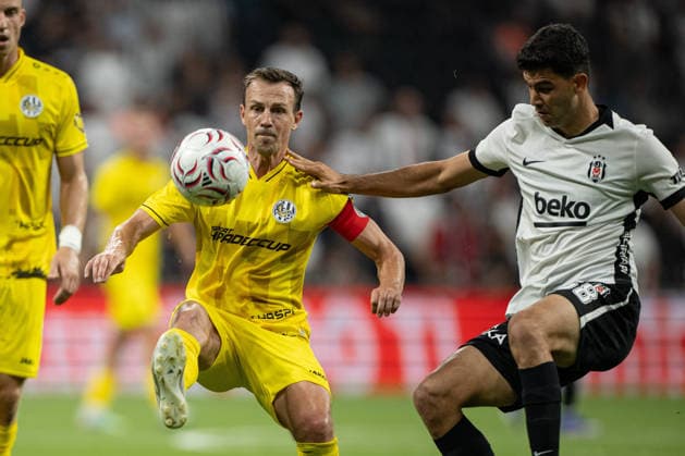 Besiktas v Hradec Kralove - UEFA Europa League ISTANBUL, TURKIYE - AUGUST 13: Yasin Ozcan of Besiktas in action against Vladimir Darida of Hradec Kralove during the UEFA Europa League third qualifying round second-leg match between Besiktas and Hradec Kralove at Tupras Stadium in Istanbul, Turkiye on August 13, 2026. Celal Gunes Anadolu Istanbul Turkey. Editorial use only. Please get in touch for any other usage.  Copyright: x2026xAnadoluxCelalxGunesx