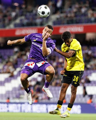 SOCCER - UEFA ECL, A.Wien vs Beita VIENNA,AUSTRIA,13.AUG.26 - SOCCER - UEFA Conference League, qualification, FK Austria Wien vs Beitar Jerusalem. Image shows Manfred Fischer (A.Wien) and Dagatz Worko (Beitar).  GEPAxpictures xArminxRauthner