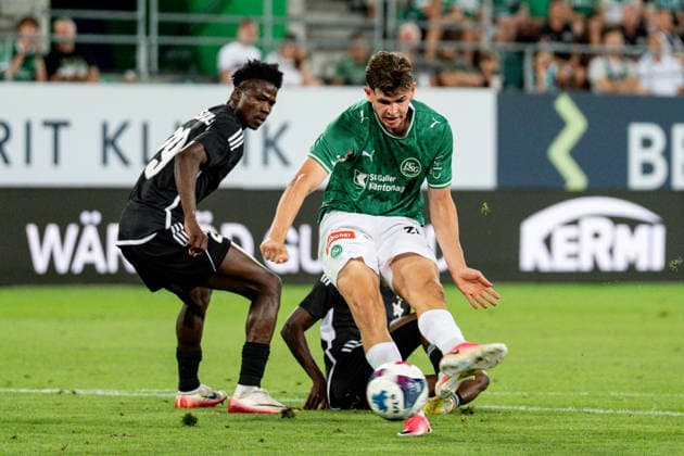 Fussball, UEFA Conference League Qualifikation: FC St. Gallen 1879 vs. FC Sheriff Tiraspol - Donnerstag, 13.08.2026 (Berit Sitterstadion, St. Gallen, Schweiz); Torjubel nach Tor von Diego Besio (31, FC St. Gallen) zum 4:1 für den FC St. Gallen 1879 *** Soccer, UEFA Conference League Qualifying Round: FC St. Gallen 1879 vs. FC Sheriff Tiraspol, Thursday, August 13, 2026, Berit Sitter Stadium, St. Gallen, Switzerland. Celebrations after Diego Besio’s goal in the 31st minute, FC St. Gallen leads 4–1 for FC St. Gallen 1879 Copyright: xValentinxDomgjonix