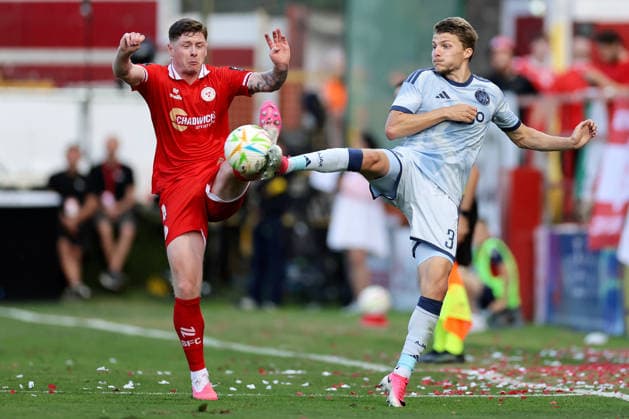 UEFA Conference League Third Qualifying Round Second Leg, Tolka Park, Dublin 13 8 2026 Shelbourne vs Ajax Shelbourne s Kameron Ledwidge and Anton Gaaei of Ajax Kameron Ledwidge and Anton Gaaei 13 8 2026  Copyright: xLaszloxGeczox LG_13-08-2026_004078