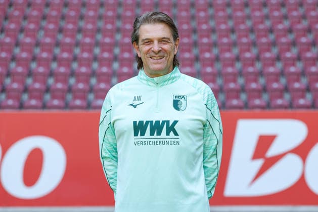 Mannschaftsarzt Dr. Andreas Weigel; FC Augsburg 1907 1. BL, Porträttermin 2026 2027, Spielerporträts Augsburg Bayern Deutschland *** Team Doctor Dr. Andreas Weigel, FC Augsburg 1907, Bundesliga 1, Photo Shoot 2026–2027, Player Profiles: Augsburg, Bavaria, Germany Copyright: ximago kolbert-press ChristianxKolbertx