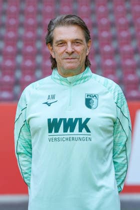 Mannschaftsarzt Dr. Andreas Weigel; FC Augsburg 1907 1. BL, Porträttermin 2026 2027, Spielerporträts Augsburg Bayern Deutschland *** Team Doctor Dr. Andreas Weigel, FC Augsburg 1907, Bundesliga 1, Photo Shoot 2026–2027, Player Profiles: Augsburg, Bavaria, Germany Copyright: ximago kolbert-press ChristianxKolbertx