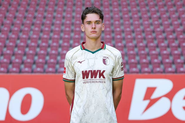 Tim Schnitzer; FC Augsburg 1907 1. BL, Porträttermin 2026 2027, Spielerporträts Augsburg Bayern Deutschland *** Tim Schnitzer, FC Augsburg 1907, Bundesliga 1, Photo Shoot 2026–2027, Player Portraits: Augsburg, Bavaria, Germany Copyright: ximago kolbert-press ChristianxKolbertx