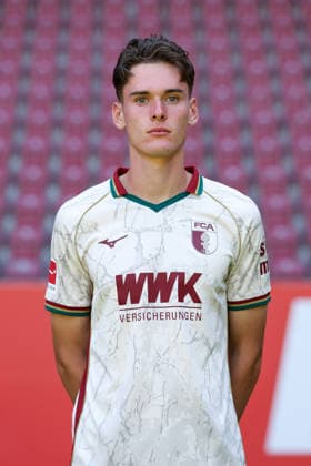 Tim Schnitzer; FC Augsburg 1907 1. BL, Porträttermin 2026 2027, Spielerporträts Augsburg Bayern Deutschland *** Tim Schnitzer, FC Augsburg 1907, Bundesliga 1, Photo Shoot 2026–2027, Player Portraits: Augsburg, Bavaria, Germany Copyright: ximago kolbert-press ChristianxKolbertx
