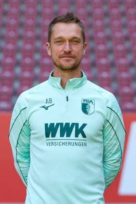 Reha- und Athletik-Trainer, Andreas Bäumler; FC Augsburg 1907 1. BL, Porträttermin 2026 2027, Spielerporträts Augsburg Bayern Deutschland *** Rehabilitation and Athletic Trainer, Andreas Bäumler, FC Augsburg 1907 (1. Bundesliga), Profile Session 2026–2027, Player Profiles: Augsburg, Bavaria, Germany Copyright: ximago kolbert-press ChristianxKolbertx