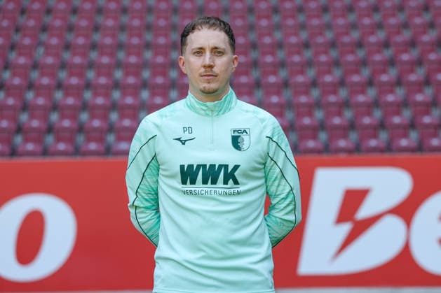 Teammanager Philipp Dolla; FC Augsburg 1907 1. BL, Porträttermin 2026 2027, Spielerporträts Augsburg Bayern Deutschland *** Team Manager Philipp Dolla, FC Augsburg 1907, Bundesliga 1, Photo Shoot 2026–2027, Player Profiles: Augsburg, Bavaria, Germany Copyright: ximago kolbert-press ChristianxKolbertx