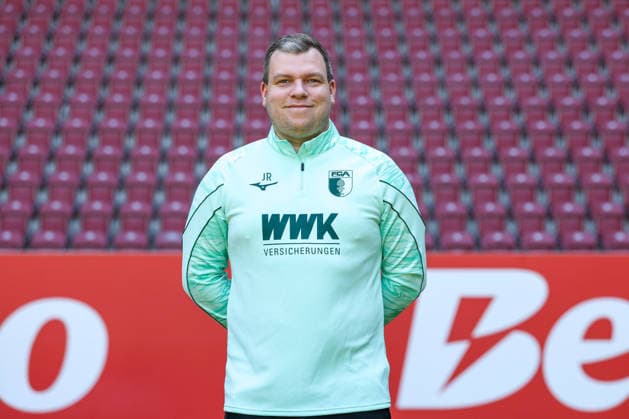 Teamkoordinator Jan Reckord; FC Augsburg 1907 1. BL, Porträttermin 2026 2027, Spielerporträts Augsburg Bayern Deutschland *** Team Coordinator Jan Reckord, FC Augsburg 1907, Bundesliga 1, Photo Shoot 2026–2027, Player Profiles: Augsburg, Bavaria, Germany Copyright: ximago kolbert-press ChristianxKolbertx