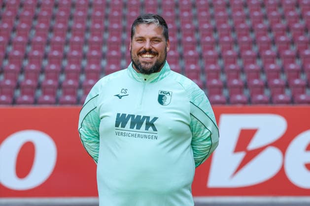 Zeugwart Christoph Schade; FC Augsburg 1907 1. BL, Porträttermin 2026 2027, Spielerporträts Augsburg Bayern Deutschland *** Equipment Manager Christoph Schade, FC Augsburg 1907, Bundesliga 1, Photo Shoot 2026–2027, Player Portraits: Augsburg, Bavaria, Germany Copyright: ximago kolbert-press ChristianxKolbertx