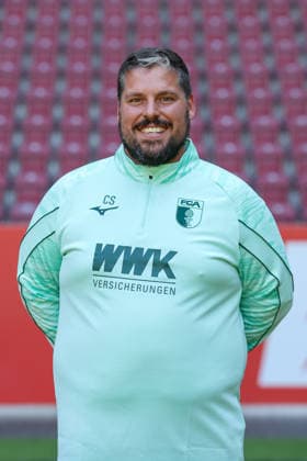 Zeugwart Christoph Schade; FC Augsburg 1907 1. BL, Porträttermin 2026 2027, Spielerporträts Augsburg Bayern Deutschland *** Equipment Manager Christoph Schade, FC Augsburg 1907, Bundesliga 1, Photo Shoot 2026–2027, Player Portraits: Augsburg, Bavaria, Germany Copyright: ximago kolbert-press ChristianxKolbertx