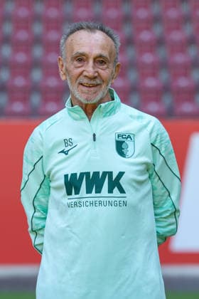 Zeugwart Salvatore Belardo; FC Augsburg 1907 1. BL, Porträttermin 2026 2027, Spielerporträts Augsburg Bayern Deutschland *** Equipment Manager Salvatore Belardo, FC Augsburg 1907, Bundesliga 1, Photo Shoot 2026–2027, Player Portraits: Augsburg, Bavaria, Germany Copyright: ximago kolbert-press ChristianxKolbertx