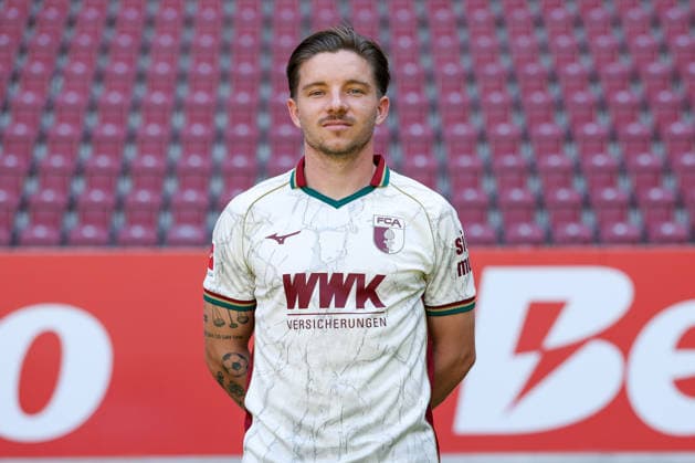 Mads Pedersen; FC Augsburg 1907 1. BL, Porträttermin 2026 2027, Spielerporträts Augsburg Bayern Deutschland *** Mads Pedersen, FC Augsburg 1907, Bundesliga 1, Photo Shoot 2026–2027, Player Portraits: Augsburg, Bavaria, Germany Copyright: ximago kolbert-press ChristianxKolbertx