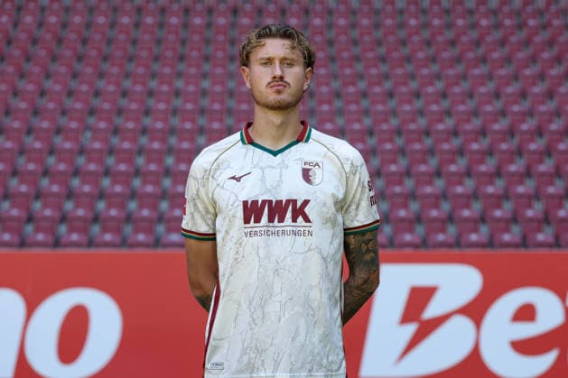 Calvin Brackelmann; FC Augsburg 1907 1. BL, Porträttermin 2026 2027, Spielerporträts Augsburg Bayern Deutschland *** Calvin Brackelmann, FC Augsburg 1907, Bundesliga 1, Photo Shoot 2026–2027, Player Portraits: Augsburg, Bavaria, Germany Copyright: ximago kolbert-press ChristianxKolbertx