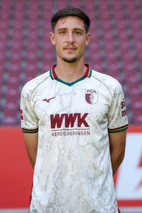 Keven Schlotterbeck; FC Augsburg 1907 1. BL, Porträttermin 2026 2027, Spielerporträts Augsburg Bayern Deutschland *** Keven Schlotterbeck, FC Augsburg 1907, Bundesliga 1, Photo Shoot 2026–2027, Player Profiles: Augsburg, Bavaria, Germany Copyright: ximago kolbert-press ChristianxKolbertx