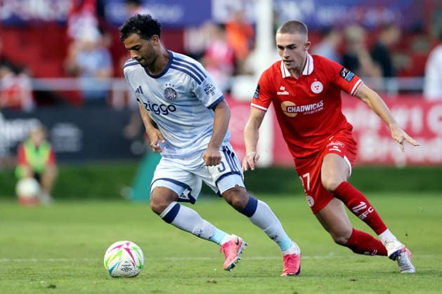 UEFA Conference League Third Qualifying Round Second Leg, Tolka Park, Dublin 13 8 2026 Shelbourne vs Ajax Ajax s Owen Wijndal and Evan Caffrey of Shelbourne Owen Wijndal and Evan Caffrey 13 8 2026  Copyright: xLaszloxGeczox LG_13-08-2026_004141