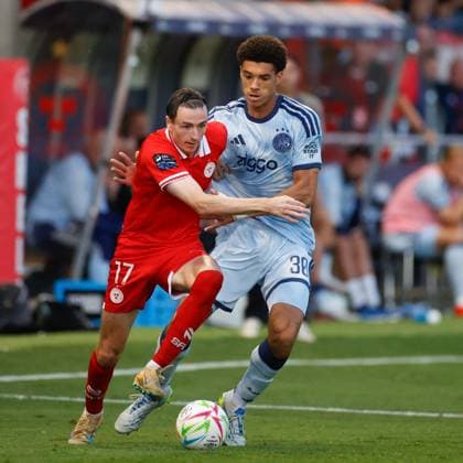 DUBLIN , 13-08-2026, Tolka Park Stadium , season 2026 2027 , UEFA Conference League play-off football . Match between Shelbourne FC and Ajax, Picture shows Shelbourne player Daniel Kelly and Ajax player Aaron Bouwman Shelbourne - Ajax  x205683068x Copyright: