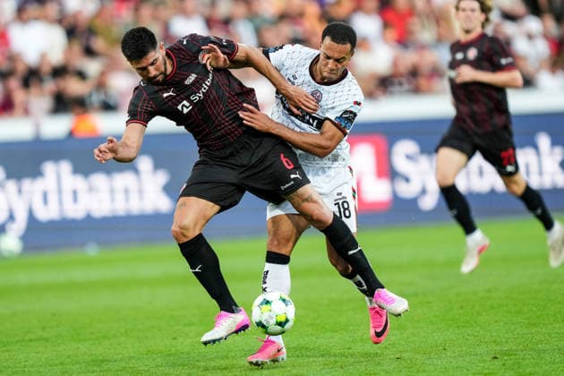 UEFA Europa Conference League Third Qualifying Round Second Leg, MCH Arena, Denmark 13 8 2026 FC Midtjylland vs Bohemians Bohemians™ Douglas James-Taylor battles for possession against Midtjylland™s Martin Erlic Douglas James-Taylor battles for possession against Martin Erlic 13 8 2026  Copyright: xx 20260813-214747-L-2