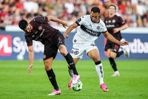 UEFA Europa Conference League Third Qualifying Round Second Leg, MCH Arena, Denmark 13 8 2026 FC Midtjylland vs Bohemians Bohemians™ Douglas James-Taylor battles for possession against Midtjylland™s Martin Erlic Douglas James-Taylor battles for possession against Martin Erlic 13 8 2026  Copyright: xx 20260813-214756-L-2