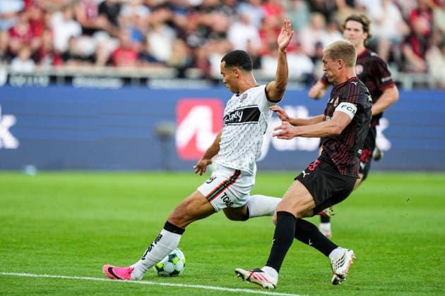 UEFA Europa Conference League Third Qualifying Round Second Leg, MCH Arena, Denmark 13 8 2026 FC Midtjylland vs Bohemians Bohemians™ Douglas James-Taylor takes a shot at goal Douglas James-Taylor takes a shot at goal 13 8 2026  Copyright: xx 20260813-214814-L-2