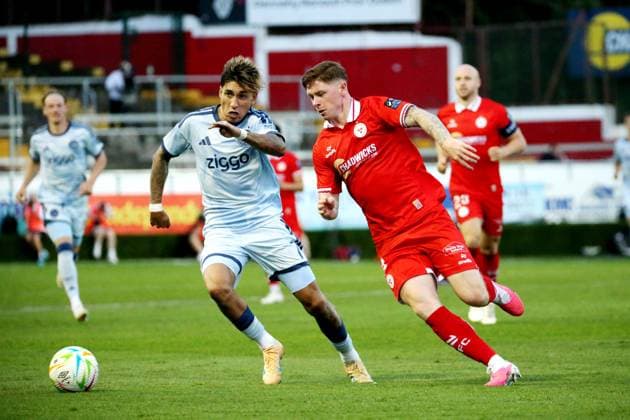 DUBLIN - (lr) Maher Carrizo of Ajax, Kameron Ledwidge of Shelbourne during the UEFA Conference League 3rd qualifying round match between Shelbourne FC and AFC Ajax at Tolka Park Stadium on August 12, 2026 in Dublin, Ireland. JACK MULLINS ANP xVIxANPxSportx xxANPxIVx 565410921 originalFilename: 565410921.jpg