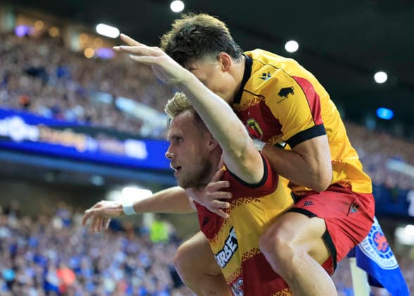 Rangers v Jagiellonia BiaÅ‚ystok UEFA Europa League Nik Prelec of Jagiellonia BiaÅ‚ystok (left) celebrates scoring his teams first goal with team mates during the UEFA Europa League Third Qualifying Round Second Leg match at Ibrox Stadium, Glasgow 13 08 2026 UK Newspapers OUT Copyright: xFredxPalmerx FIL-23767-0073