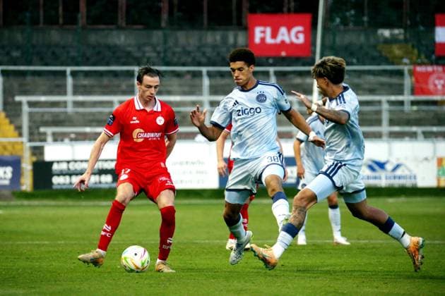 DUBLIN - (lr) Daniel Kelly of Shelbourne, Aaron Bouwman of Ajax, Maher Carrizo of Ajax during the UEFA Conference League 3rd qualifying round match between Shelbourne FC and AFC Ajax at Tolka Park Stadium on August 12, 2026 in Dublin, Ireland. JACK MULLINS ANP xVIxANPxSportx xxANPxIVx 565411068 originalFilename: 565411068.jpg