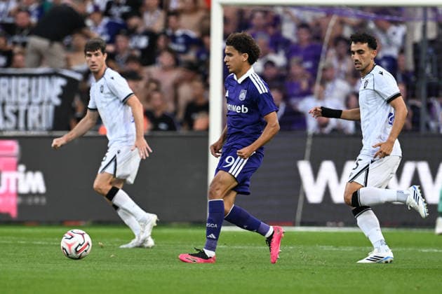 260813 RSC Anderlecht vs PAOK Ali Maamar (79) of Anderlecht and Giannis Michailidis (5) of PAOK pictured pictured during the third qualifying round - 2nd leg in the 2026-2027 Uefa Europa League season between RSC Anderlecht and PAOK FC Saloniki from Greece on August 13 , 2026 in Anderlecht, Belgium. (Photo by David Catry Isosport) Anderlecht Belgium  Copyright: xDavidxCatryx 20260813DC2_3136