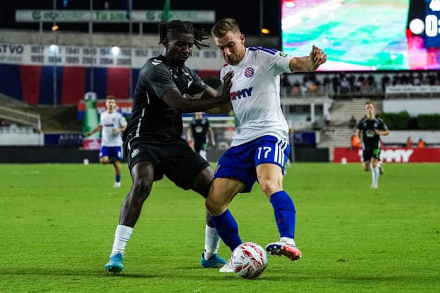 Fussball: Kroatien: UEFA Conference League Qualifikation 2026 2027 - 3. Runde, 13.08.2026 - HNK Hajduk Split (Kroatien) vs. FK Zalgiris Vilnius (Litauen) - Stadion Poljud (Split, Kroatien); Danny Lupano (FK Zalgiris), Dario Melnjak (Hajduk Split) *** Soccer Croatia UEFA Conference League Qualifiers 2026–2027, Round 3, August 13, 2026: HNK Hajduk Split (Croatia) vs. FK Žalgiris Vilnius (Lithuania) at Poljud Stadium, Split, Croatia; Danny Lupano (FK Žalgiris), Dario Melnjak, Hajduk Split Copyright: xLUKAxKOLANOVICx