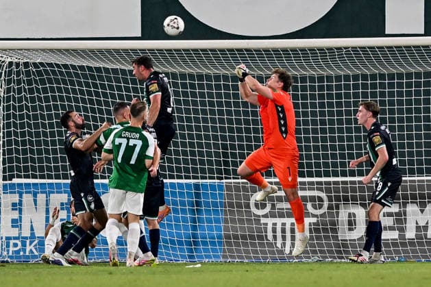 UEFA Europa League Third Qualifying Round Second Leg, Egnatia Arena, Albania 13 8 2026 KF Egnatia vs Shamrock Rovers Shamrock Rovers goalkeeper Ed McGinty punches clear Ed McGinty punches clear 13 8 2026  Copyright: xInhpox DSC_1941