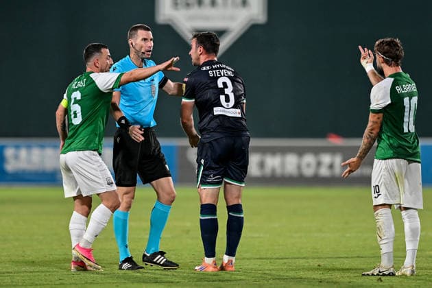 UEFA Europa League Third Qualifying Round Second Leg, Egnatia Arena, Albania 13 8 2026 KF Egnatia vs Shamrock Rovers Referee Georgi Kabakov speaks with Egnatia™s Albano Aleksi and Shamrock Rovers Enda Stevens Georgi Kabakov speaks with Albano Aleksi and Enda Stevens 13 8 2026  Copyright: xInhpox DSC_1965