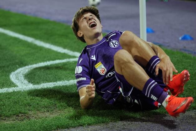 13.August.2026 - SOCCER - 2026 27 UEFA Conference League, Third Qualifying Round, 2nd Leg, FK Austria Wien vs Beitar Jerusalem Hasan Deshihsku (Austria Wien) suffers a minor injury Vienna Franz-Horr-Stadion (Generali-Arena) Vienna Austria Copyright: xYigitxOermex xPsxImagesxYigitxOermex xPsxImagesx
