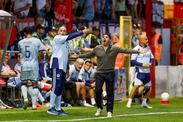 DUBLIN , 13-08-2026, Tolka Park Stadium , season 2026 2027 , UEFA Conference League play-off football . Match between Shelbourne FC and Ajax, Picture shows Ajax assistent trainer coach Juanvi Peinado and Ajax trainer coach Michel Sanchez Shelbourne - Ajax  x205683929x Copyright:
