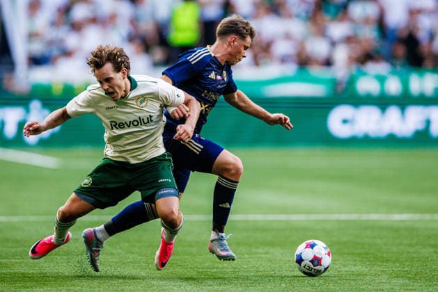 260813 Hampus Skoglund of Hammarby and Oliwier Kwiatkowski of Rakow during the UEFA Conference League qualifying football match between Hammarby and Rakow on August 13, 2026 in Stockholm. Photo: Kenta Jönsson BILDBYRAN COP 210 KJ0361 fotboll football soccer fotball uefa conference league conference league hammarby rakow bbeng *** August 13, 2026: Hampus Skoglund of Hammarby and Oliwier Kwiatkowski of Rakow during the UEFA Conference League qualifying soccer match between Hammarby and Rakow on August 13, 2026 in Stockholm. Photo by Kenta Jönsson, BILDBYRAN COP 210 KJ0361 soccer football fotball UEFA Conference League Conference League Hammarby Rakow bbeng  Copyright: KENTAxJÖNSSON BB260813KJ104