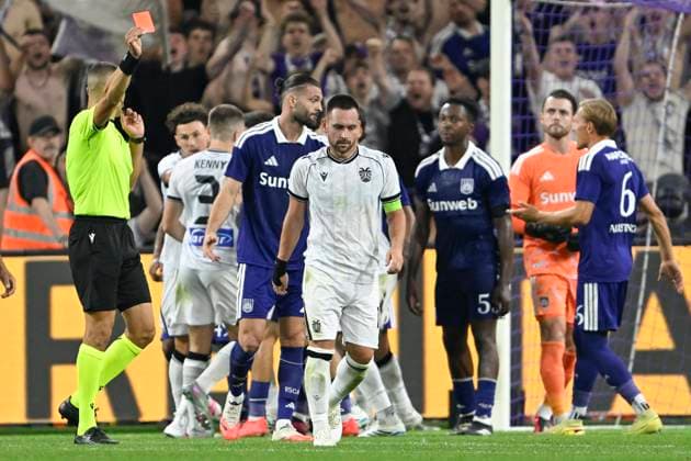 RSC Anderlecht v PAOK - UEFA Europa League ANDERLECHT, BELGIUM - AUGUST 13 : referee Sozza Simone showing a red card to Zivkovic Andrija of PAOK FC during the UEFA Europa League 2026 27 third qualifying round between RSC Anderlecht and PAOK on August 13, 2026 in Anderlecht, Belgium, 13 08 2026 Anderlecht Belgium  Copyright: xDhax