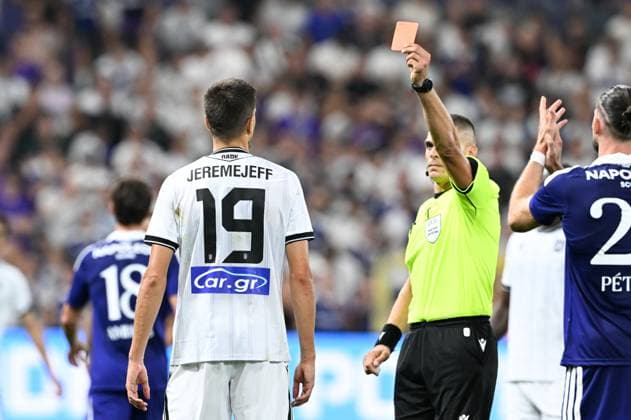 PAOK s Alexander Jeremejeff receives a red card from the referee during a game between Belgian RSC Anderlecht and Greek club PAOK , in Anderlecht, Brussels, Belgium, on Thursday 13 August 2026, a return leg game in the third qualifying round of the UEFA Europa League competition. RSCA won 0-1 the first leg. JILLxDELSAUX  x183322327x