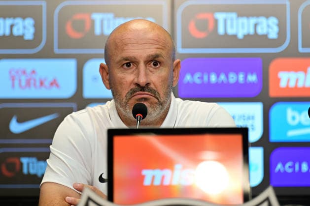 Besiktas v Hradec Kralove - UEFA Europa League ISTANBUL, TURKIYE - AUGUST 13: Vincenzo Italiano, head coach of Besiktas speaks during a press conference, PK, Pressekonferenz after the UEFA Europa League third qualifying round second-leg match between Besiktas and Hradec Kralove at Tupras Stadium in Istanbul, Turkiye on August 13, 2026. Cem Tekkesinoglu Anadolu Istanbul Turkey. Editorial use only. Please get in touch for any other usage.  Copyright: x2026xAnadoluxCemxTekkesinoglux