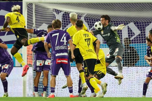 13.August.2026 - SOCCER - 2026 27 UEFA Conference League, Third Qualifying Round, 2nd Leg, FK Austria Wien vs Beitar Jerusalem Samuel Radlinger (Austria Wien) saves the ball Vienna Franz-Horr-Stadion (Generali-Arena) Vienna Austria Copyright: xYigitxOermex xPsxImagesxYigitxOermex xPsxImagesx