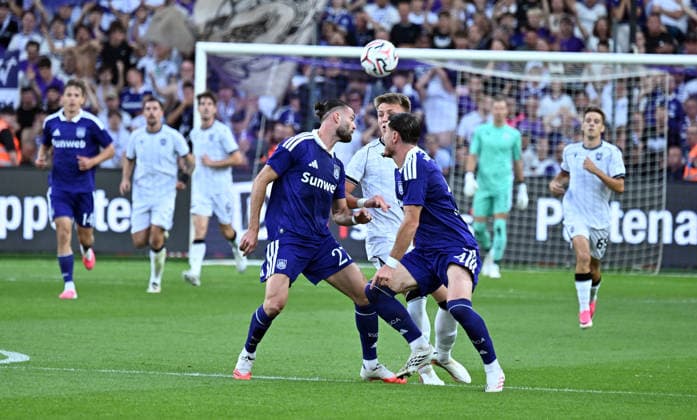 RSC Anderlecht v PAOK - UEFA Europa League BRUSSELS, BELGIUM - AUGUST 13: RSC Anderlecht s Leo Petrot (27) in action during the UEFA Europa League match between RSC Anderlecht and PAOK at Lotto Park in Brussels, Belgium, on August 13, 2026. Dursun Aydemir Anadolu Brussels Belgium. Editorial use only. Please get in touch for any other usage.  Copyright: x2026xAnadoluxDursunxAydemirx