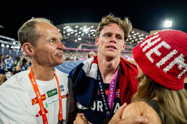 260813 Sander Aae Skotheim of Norway celebrates with family after men s decathlon 1500 meter during day 4 of the 2026 European Athletics Championships on August 13, 2026 in Birmingham. Photo: Mathias Bergeld BILDBYRAN kod MB MT1068 friidrott athletics friidrett friidrotts-em em friidretts-em 2026 european athletics championships 4 bbeng *** August 13, 2026: Sander Aae Skotheim of Norway celebrates with his family after the men’s decathlon 1,500-meter race on Day 4 of the 2026 European Athletics Championships on August 13, 2026 in Birmingham. Photo by Mathias Bergeld. BILDBYRAN code MB MT1068. track and field, athletics, friidrett, friidrotts EM, 2026 European Athletics Championships, 4 BBENG  Copyright: MATHIASxBERGELD BB260813MB144