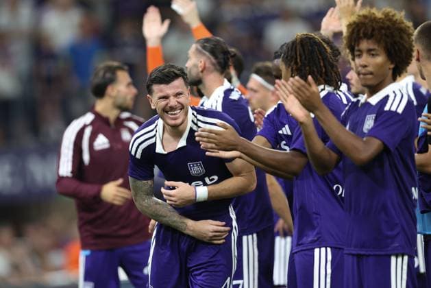 Anderlecht s players celebrate after winning a game between Belgian RSC Anderlecht and Greek club PAOK , in Anderlecht, Brussels, Belgium, on Thursday 13 August 2026, a return leg game in the third qualifying round of the UEFA Europa League competition. RSCA won 0-1 the first leg. BRUNOxFAHY  x183322396x